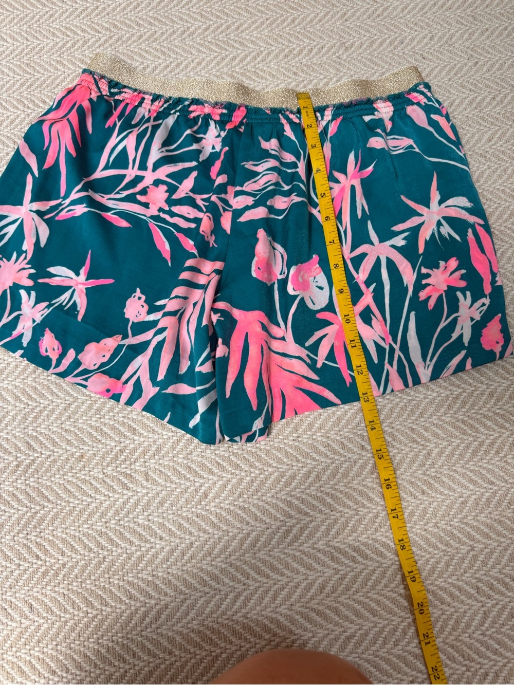 Lilly Pulitzer Rylan Short - Size M - Picture 3 of 4